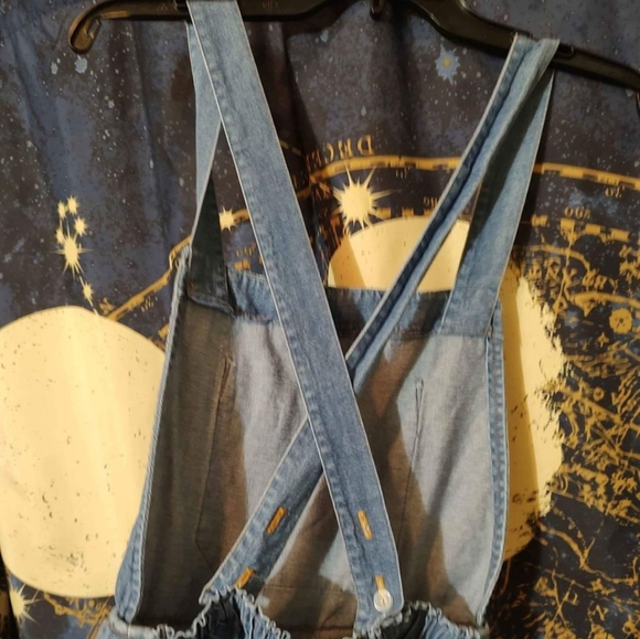 VINTAGE 90'S DENIM JUMPER/OVERALLS SHORTS W/ POCKETS - Picture 3 of 5